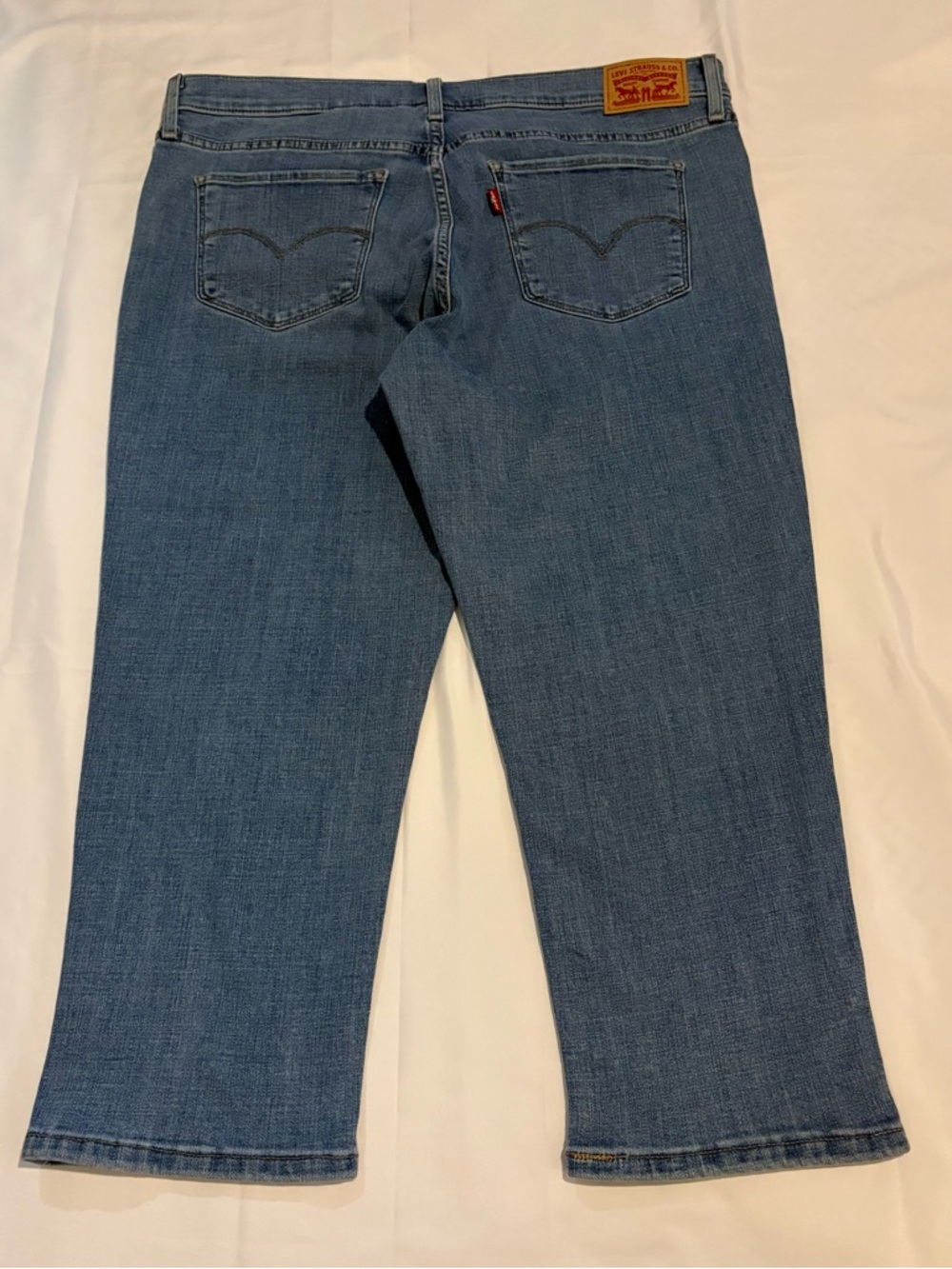 LEVI’S 🇺🇸 311SHAPING SKNY CAPRI Womens W32 MR Jeans Soft Relaxed Feel Light Wash - Picture 3 of 16